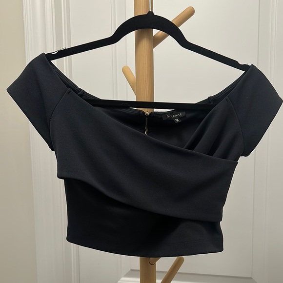 [WOMEN] DYNAMITE Black Off-Shoulder Crop Top - Picture 2 of 4